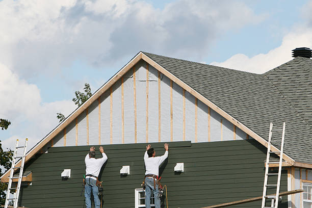 Professional Emergency Siding Repair technician working in Bonlee, NC